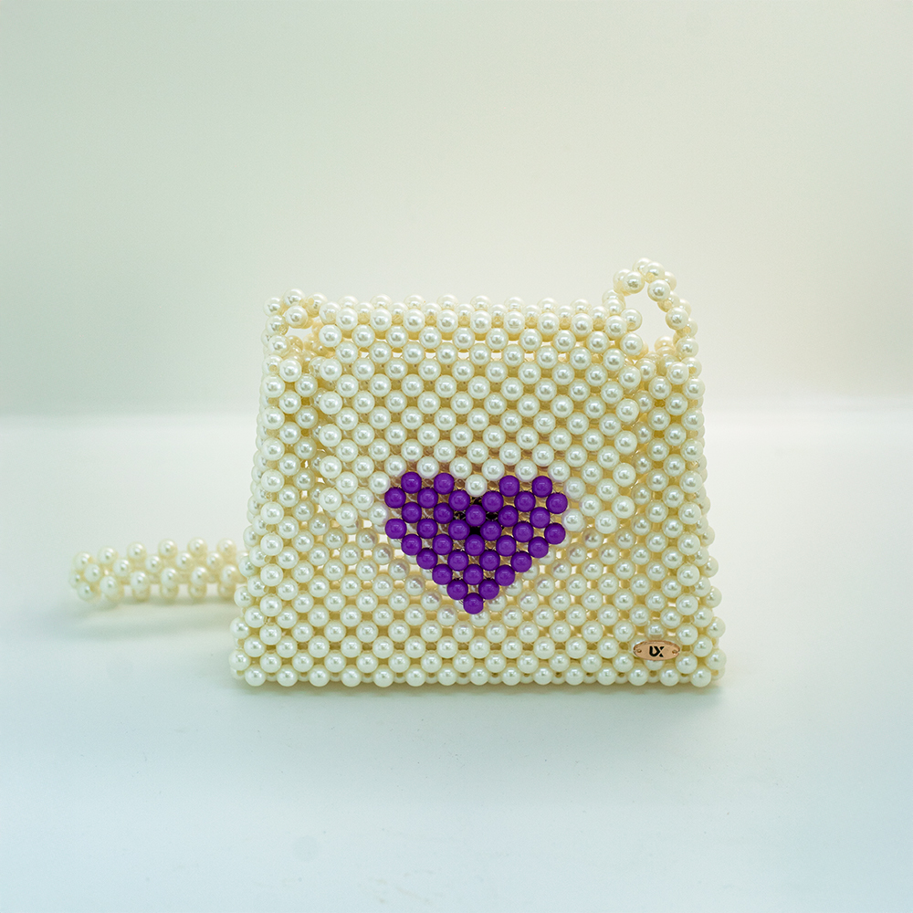 Bolso con corazón morado