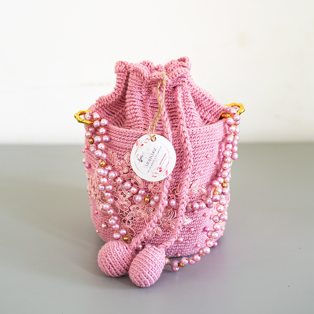 Mochila rosada con perlas
