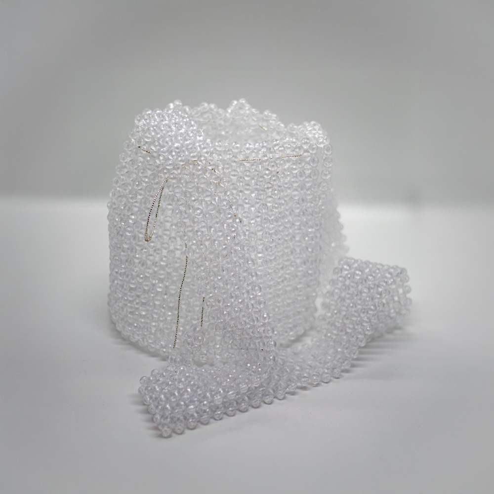 Bolso de chaquiras color blanco