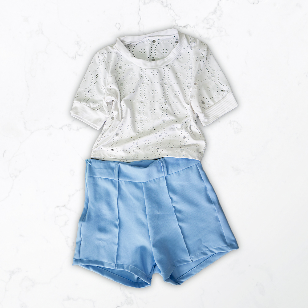 Conjunto blanco y azul